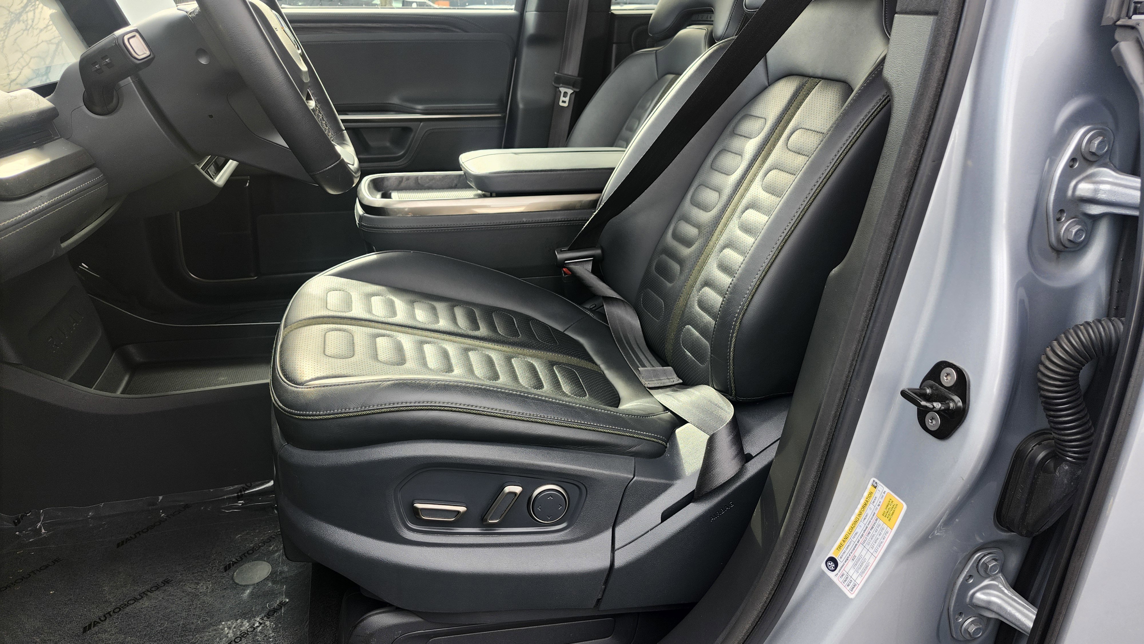 Used 2022 Rivian R1T Launch Edition image 24