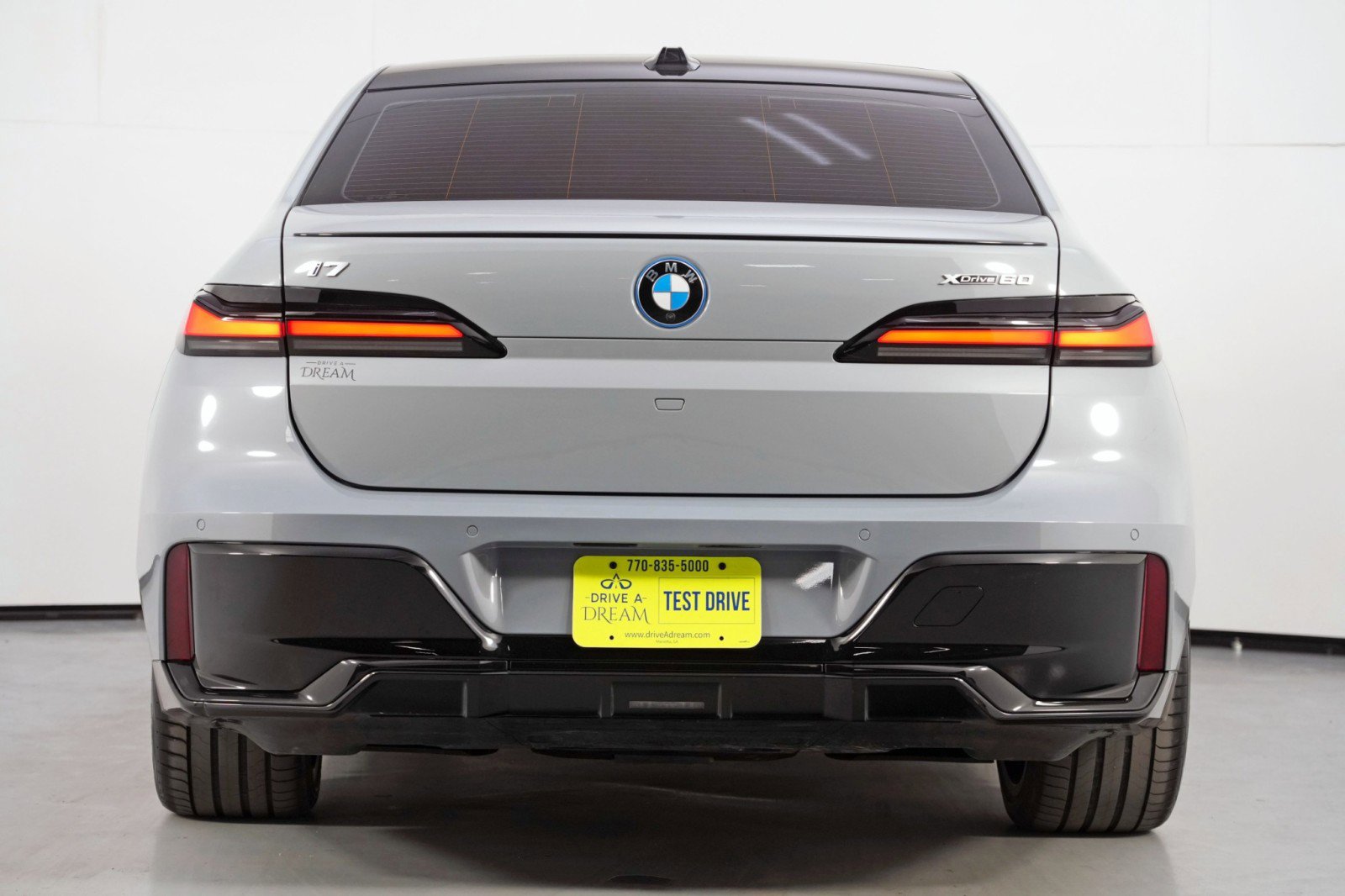 Used 2024 BMW i7 xDrive60 w/ Premium Package image 11