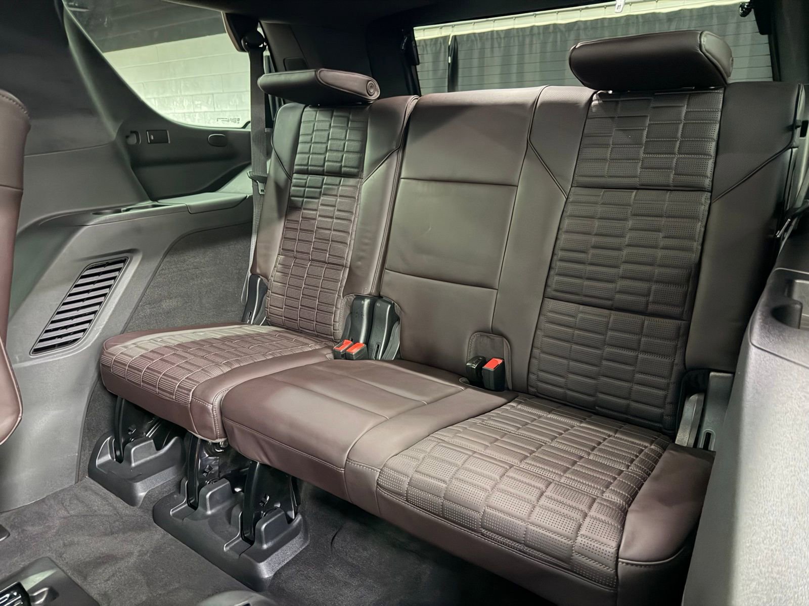 Used 2023 Cadillac Escalade Sport Platinum w/ LPO, ONYX Package image 23