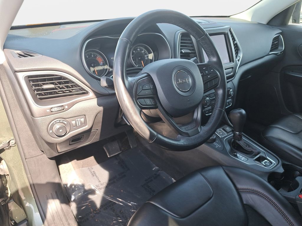 Used 2019 Jeep Cherokee Trailhawk w/ Cold Weather Group AWD/4WD image 16