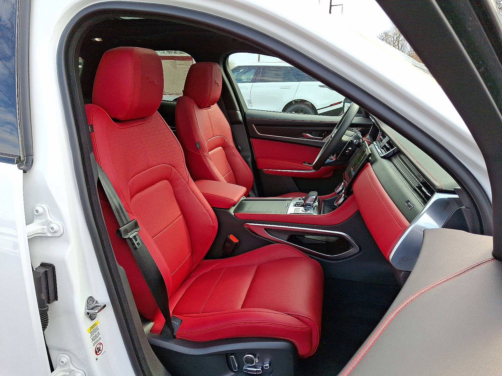 New 2026 Jaguar F-PACE R-Dynamic S image 3