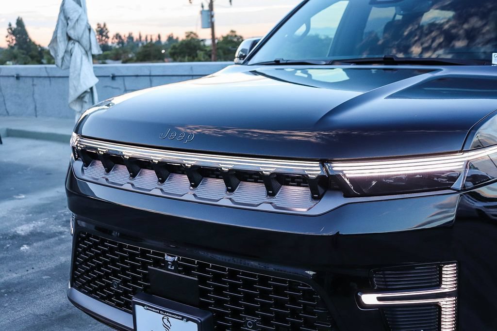 New 2026 Jeep Grand Wagoneer Summit AWD/4WD image 6