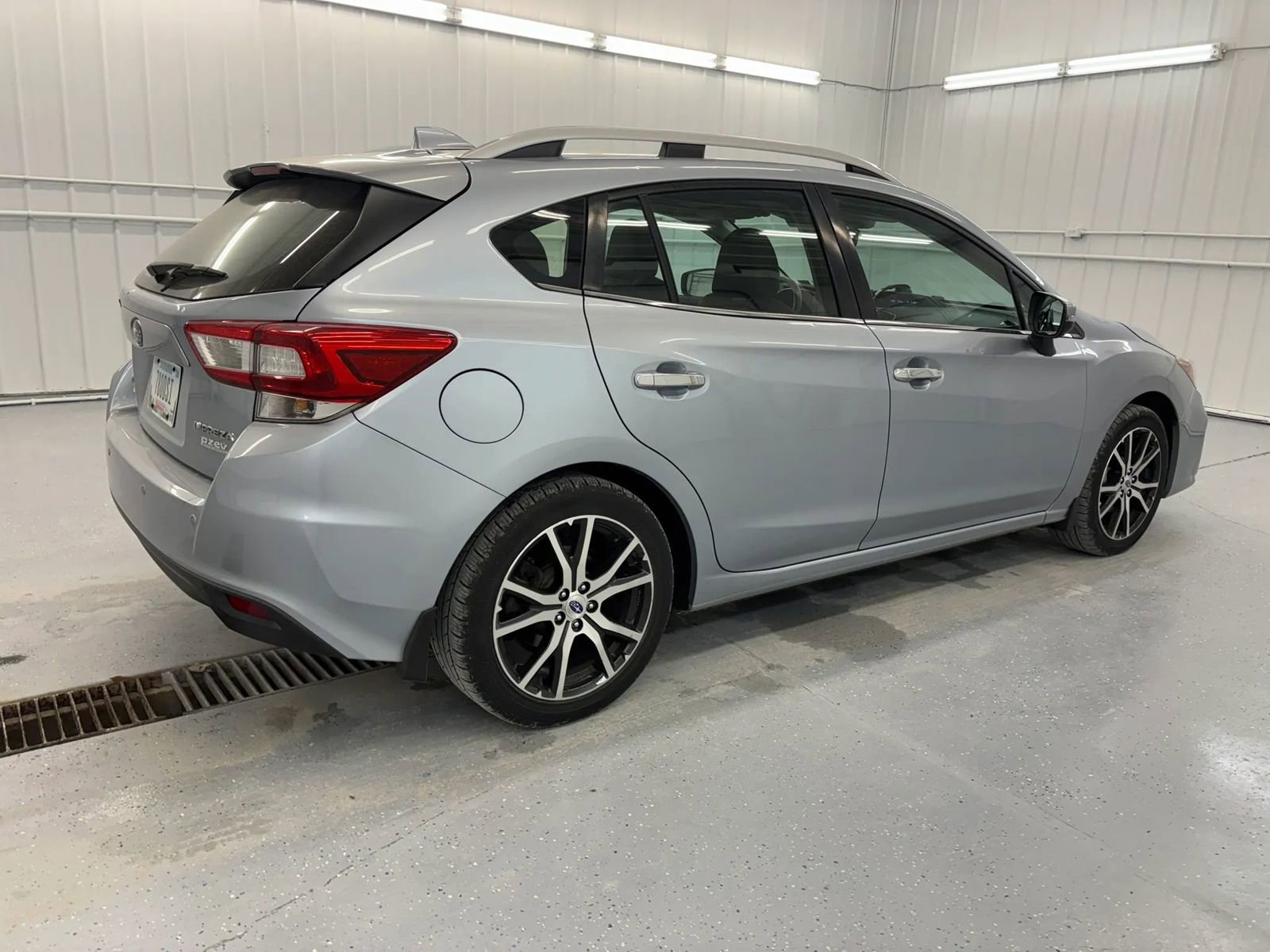 Used 2017 Subaru Impreza 2.0i Limited image 3