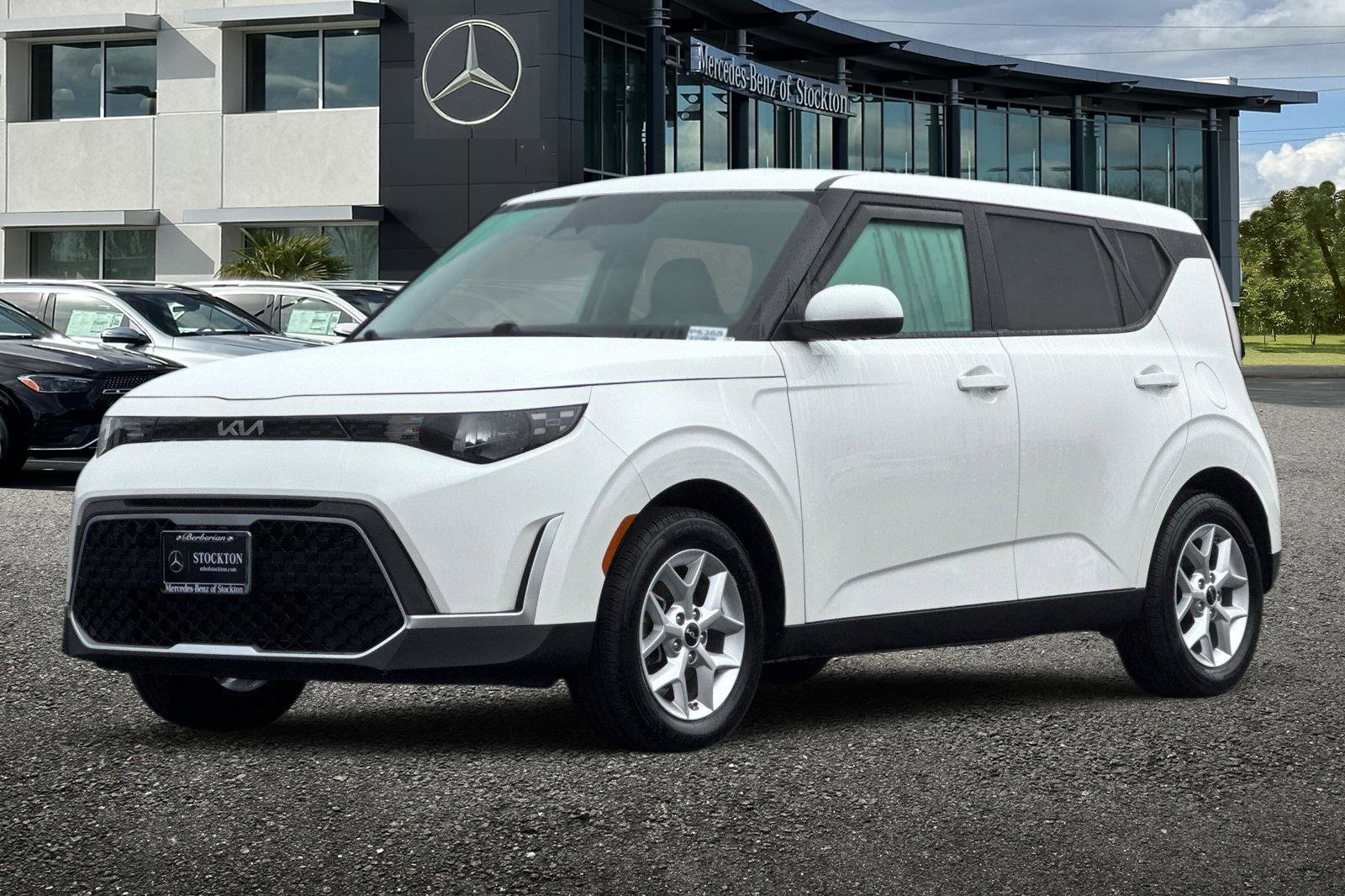 Used 2023 Kia Soul LX w/ LX Technology Package image 8