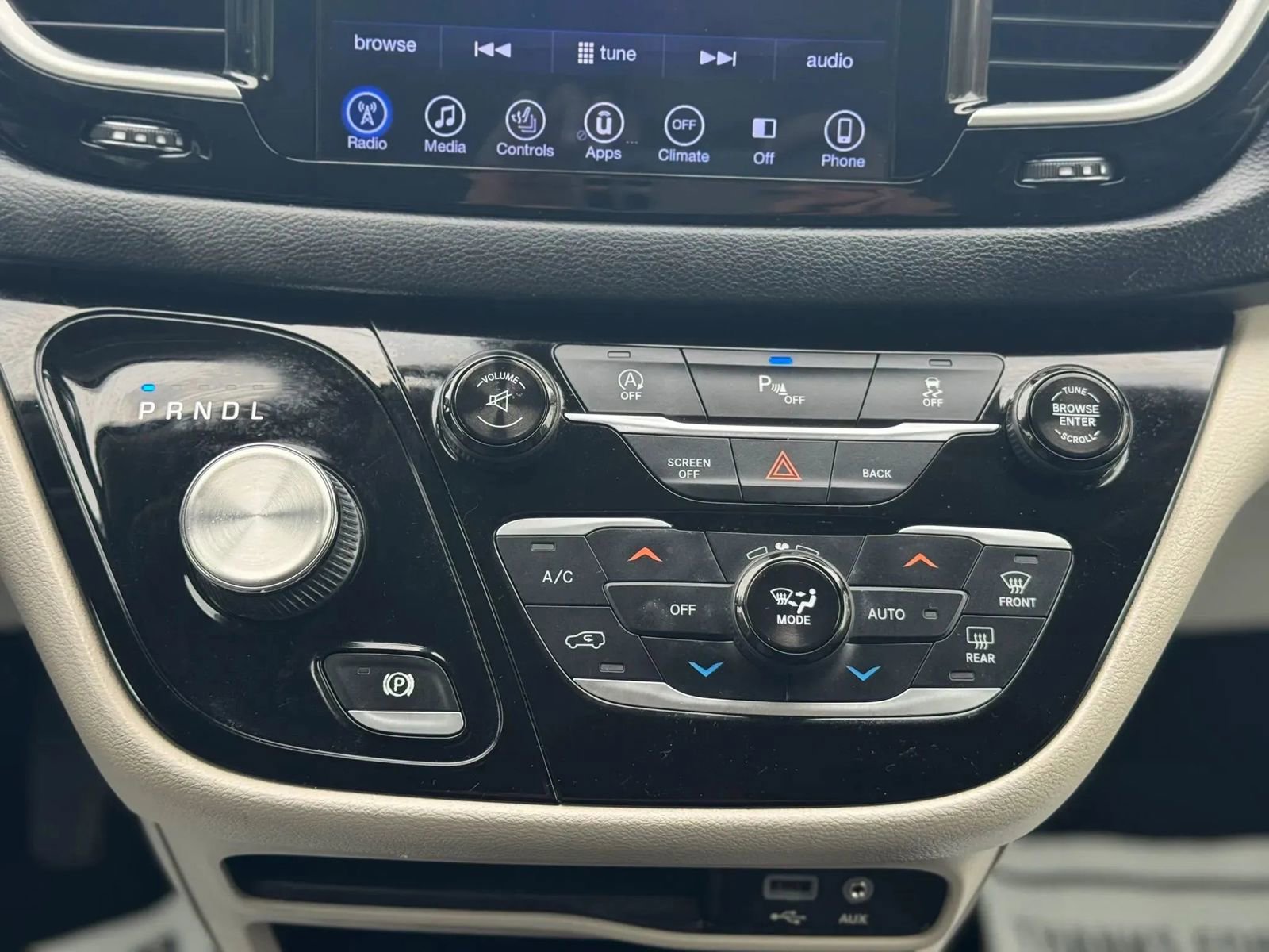 Used 2017 Chrysler Pacifica Touring-L FWD image 22