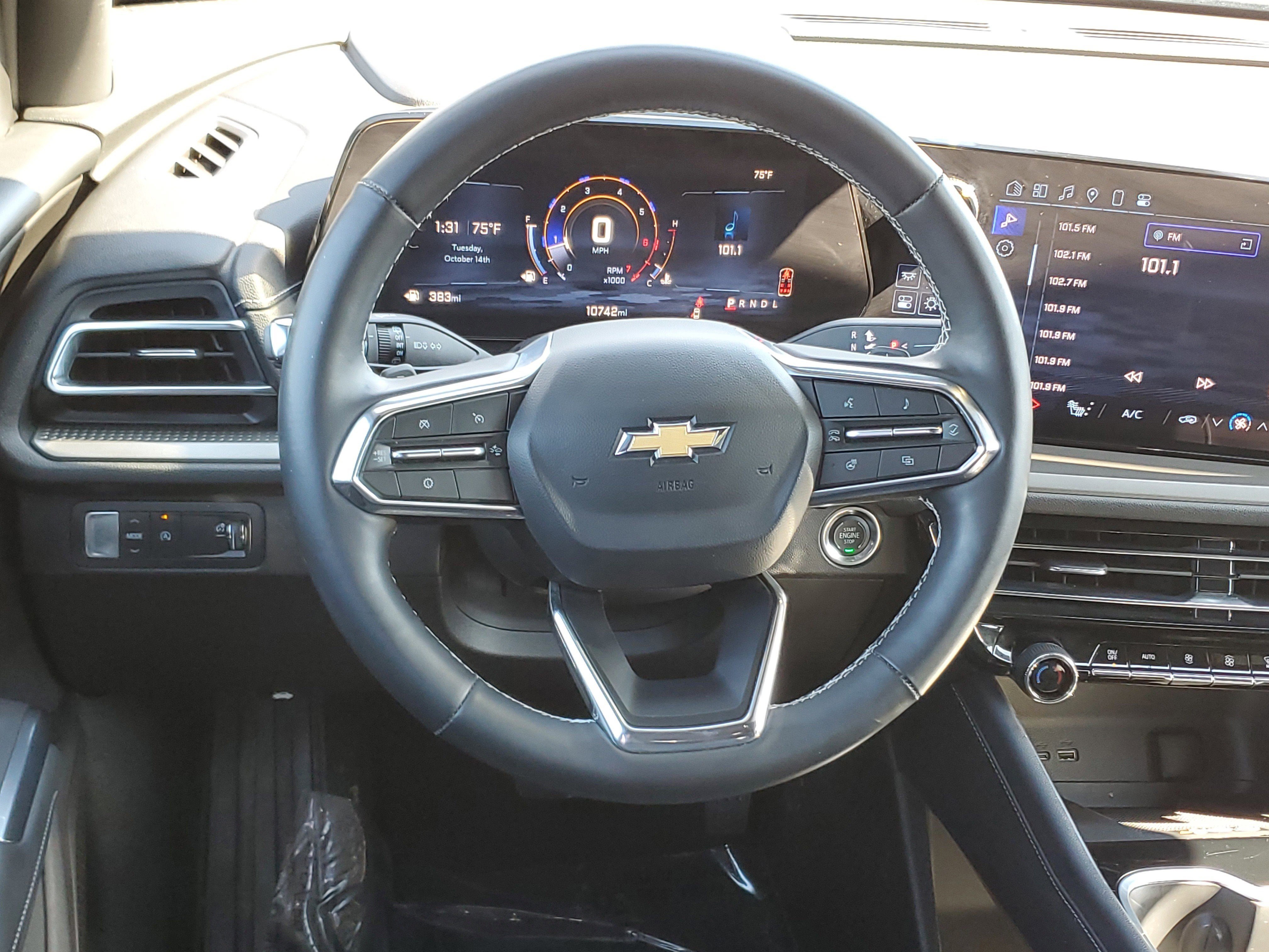 Used 2025 Chevrolet Traverse LT image 10