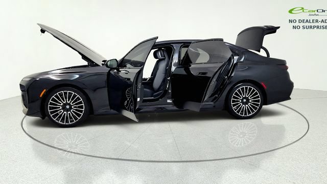 Used 2025 BMW i7 xDrive60 w/ Executive Package RWD image 15