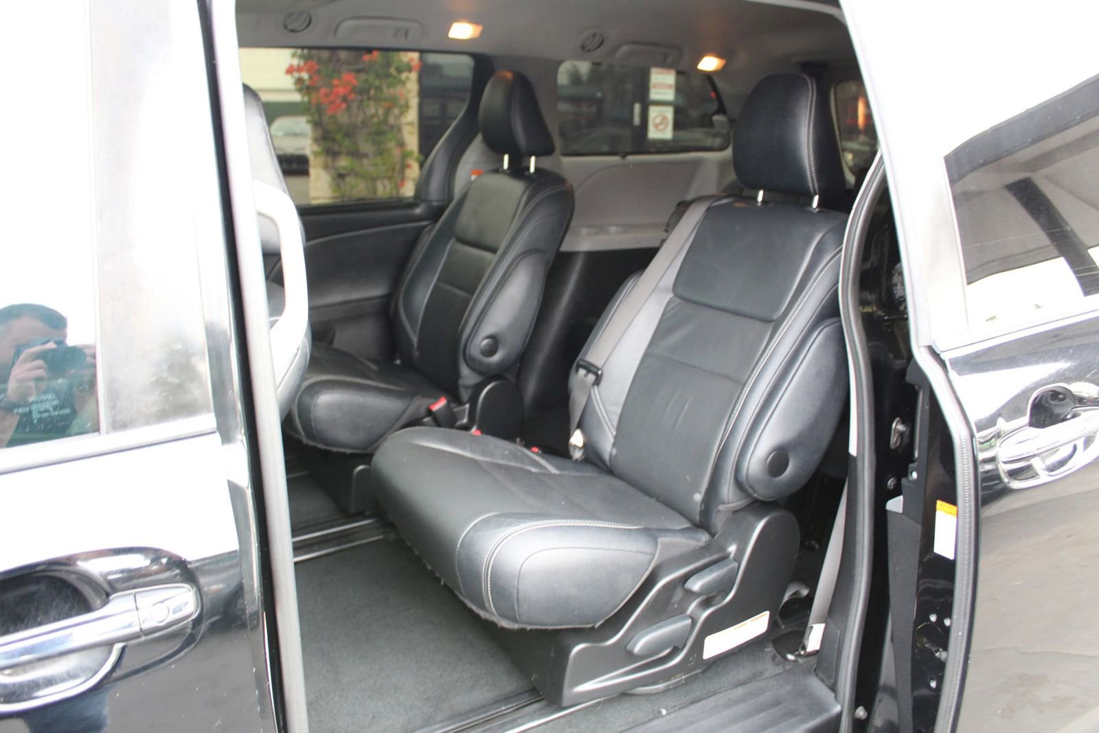 Used 2017 Toyota Sienna SE Premium FWD image 13
