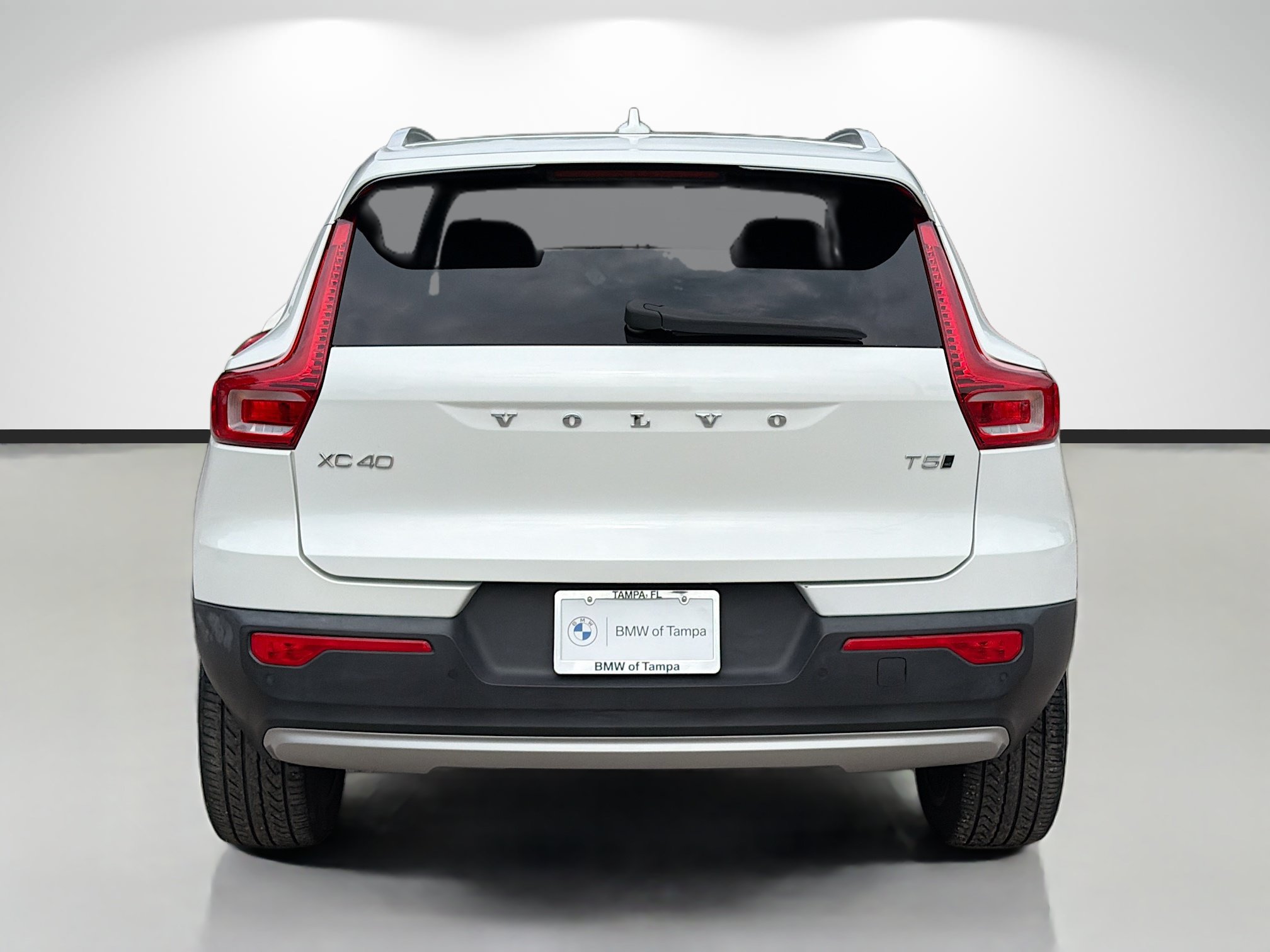 Used 2021 Volvo XC40 T5 Momentum w/ Premium Package AWD/4WD image 4