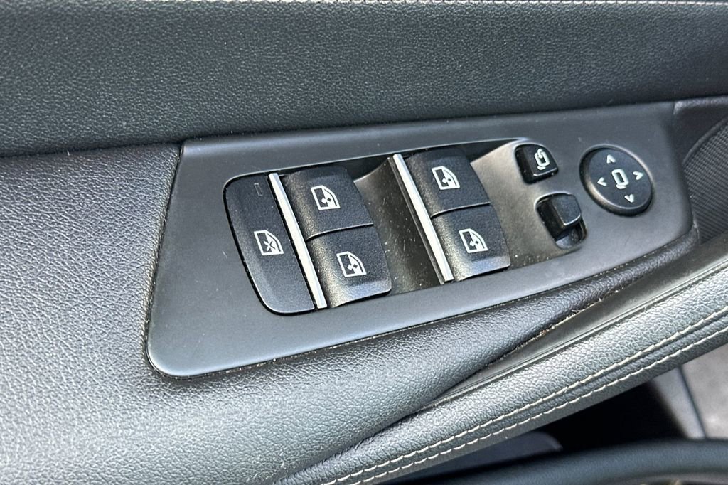 Used 2023 BMW 530i w/ M Sport Package RWD image 11