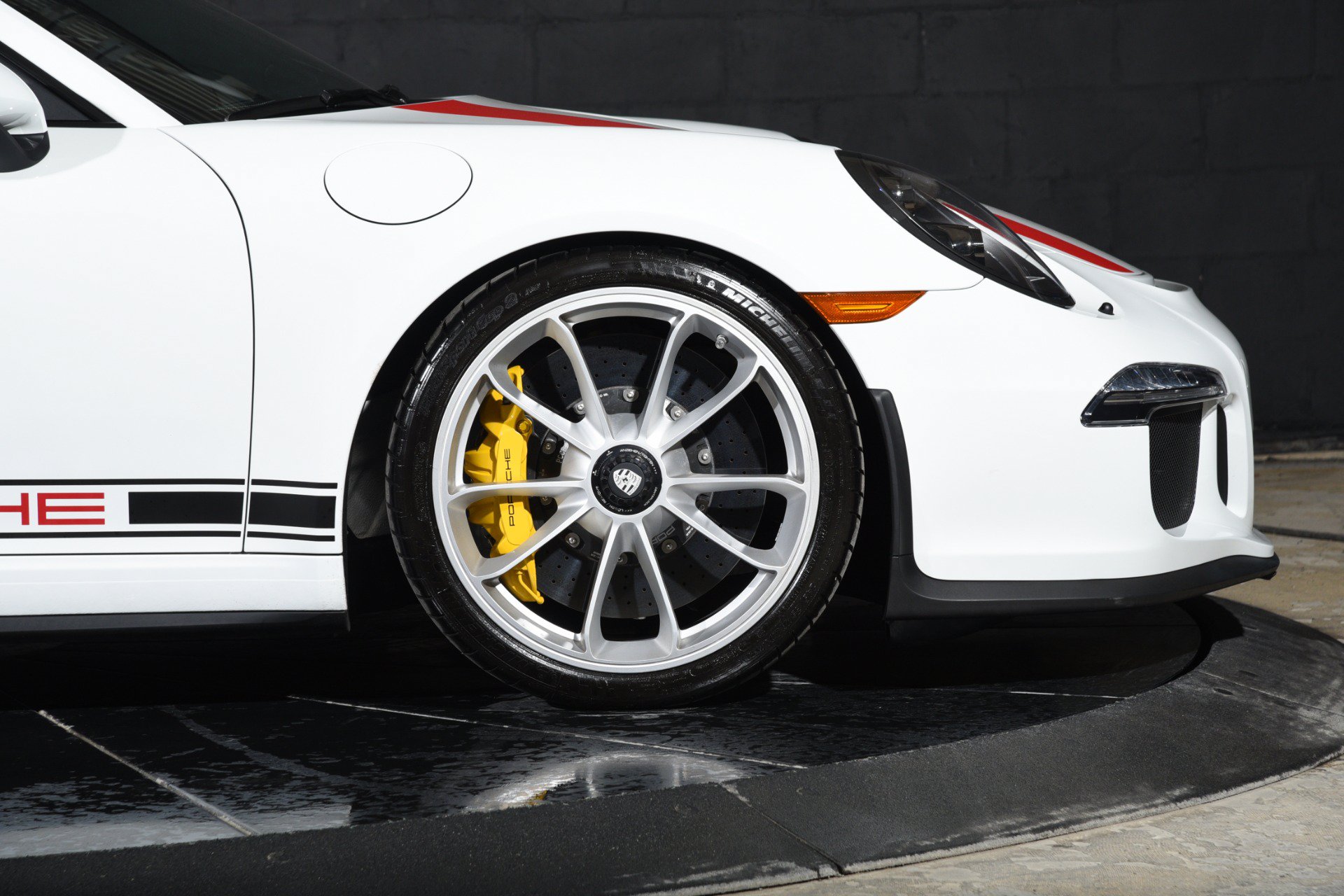 Used 2016 Porsche 911 R RWD image 20