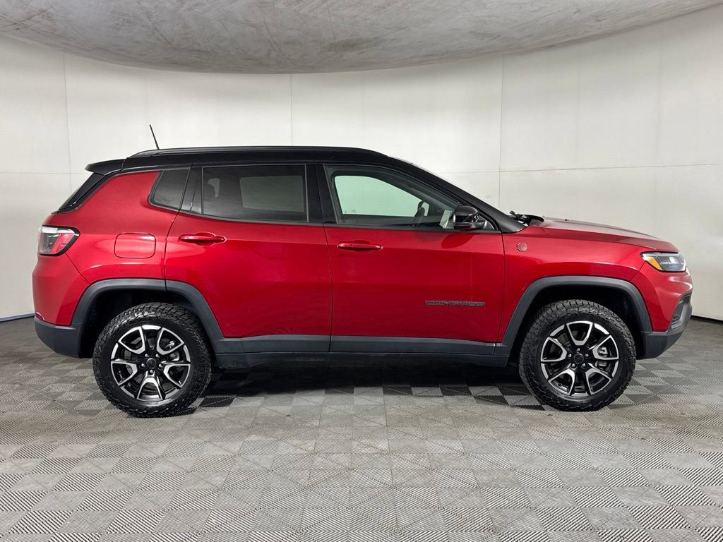Certified 2025 Jeep Compass Trailhawk AWD/4WD image 4