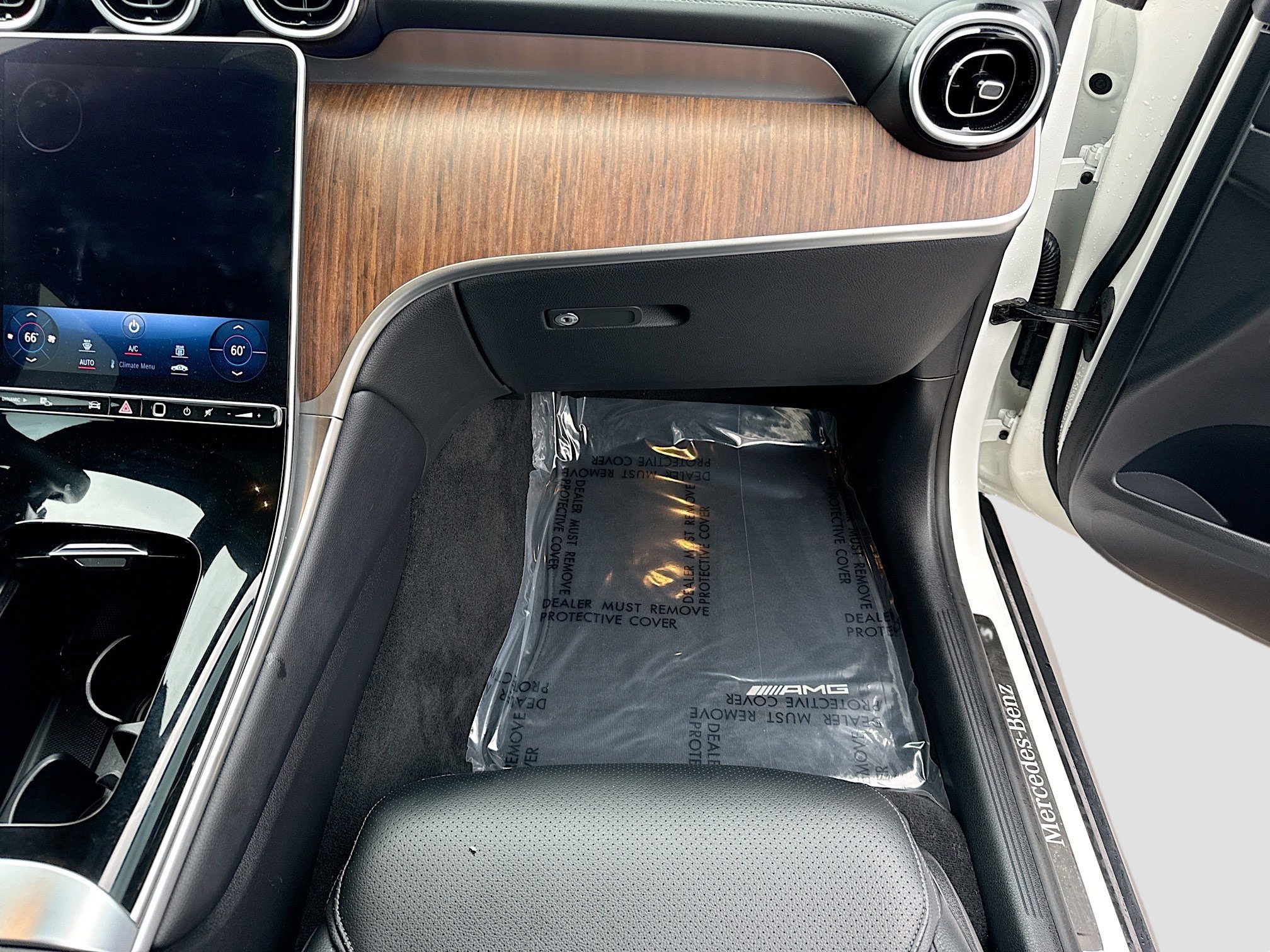 Used 2024 Mercedes-Benz GLC 300 4MATIC image 17