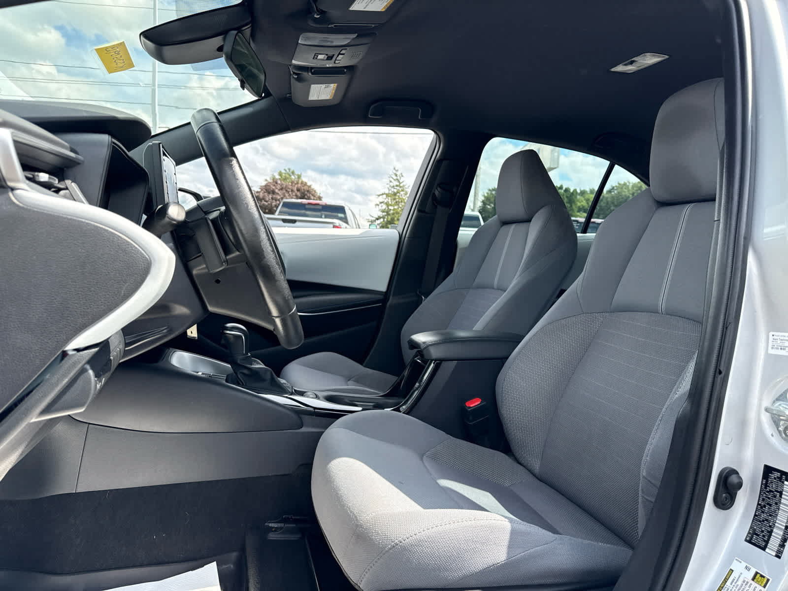 Used 2022 Toyota Corolla SE FWD image 11