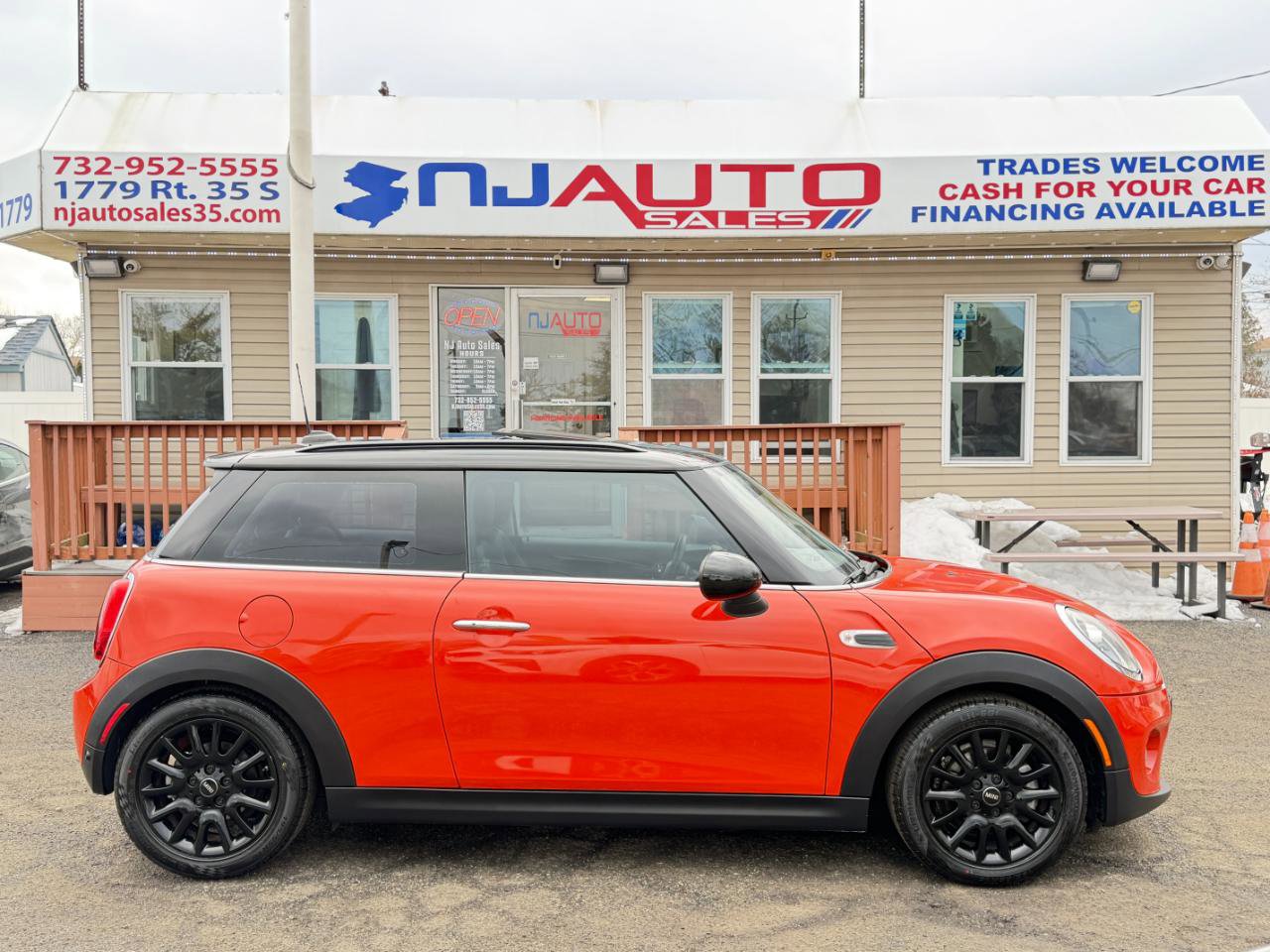 Used 2019 MINI Cooper 2-Door Hardtop w/ Storage Package image 3