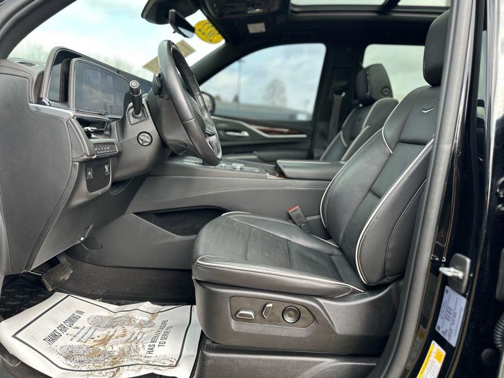 Used 2022 Cadillac Escalade Premium Luxury image 11