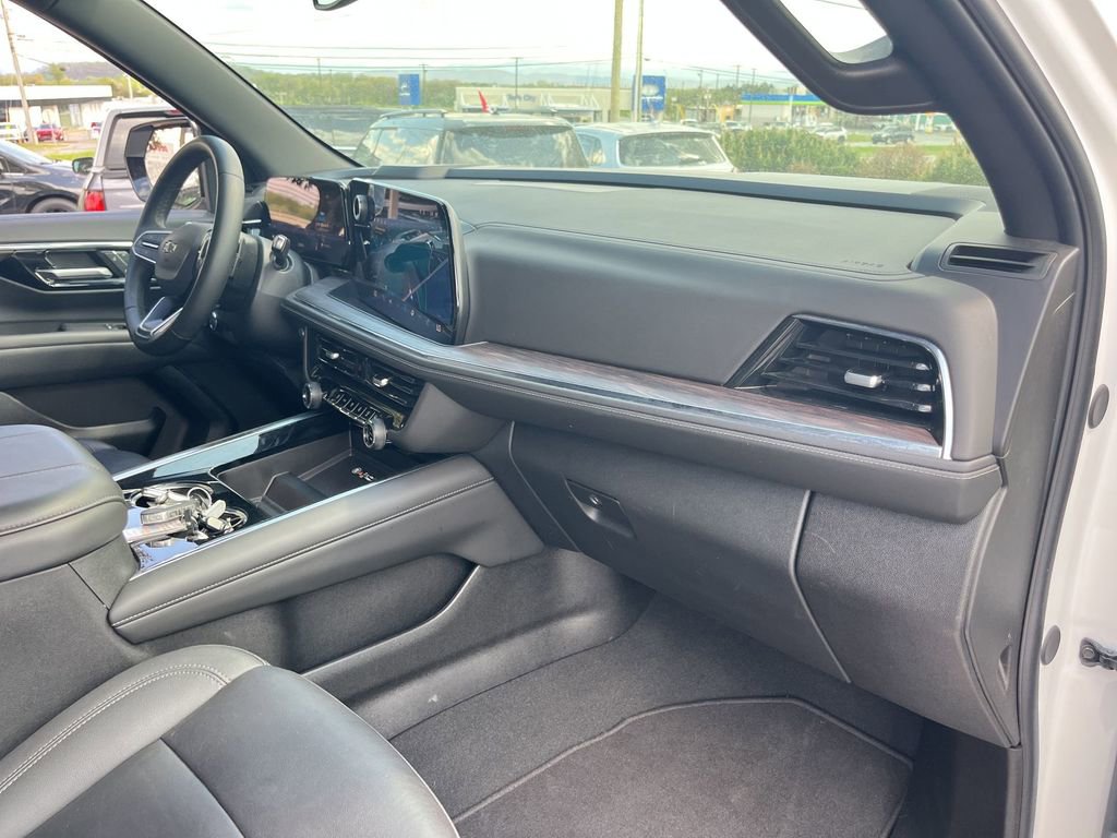 Used 2025 Chevrolet Tahoe Z71 AWD/4WD image 30