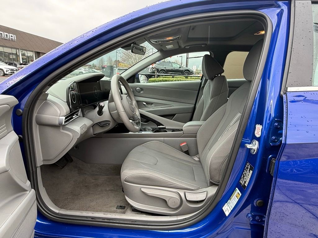 Certified 2025 Hyundai Elantra SEL image 5