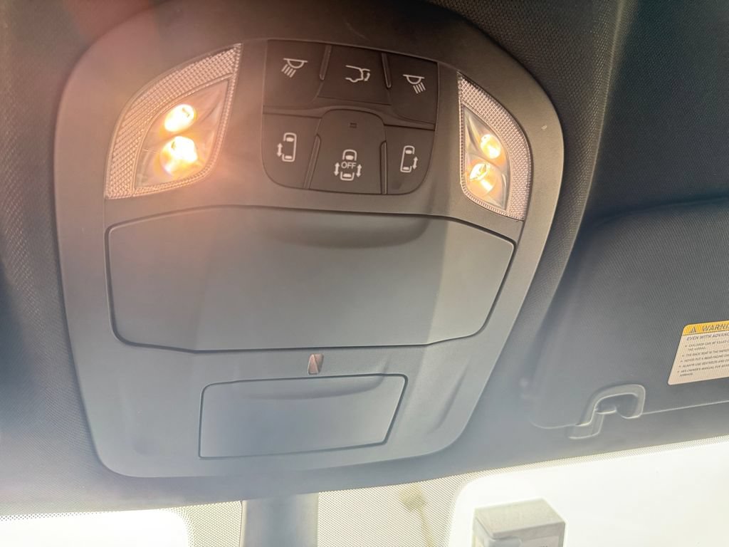 Used 2024 Chrysler Pacifica Limited FWD image 39