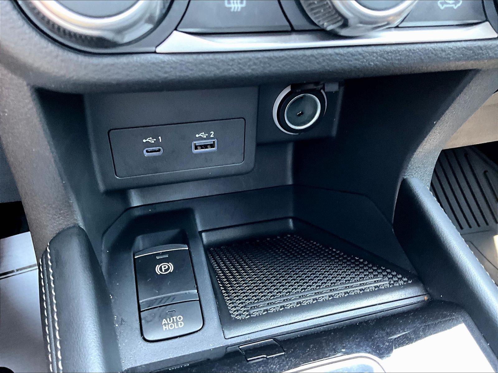 Used 2024 Nissan Kicks SV w/ Interior Electronics Package FWD image 16