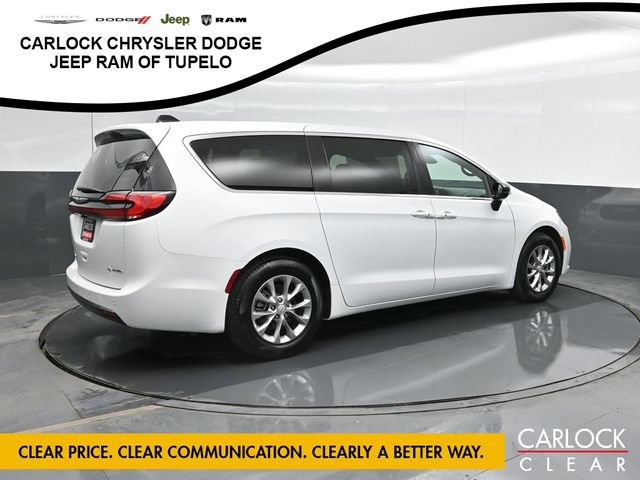 Used 2026 Chrysler Pacifica Limited FWD image 3