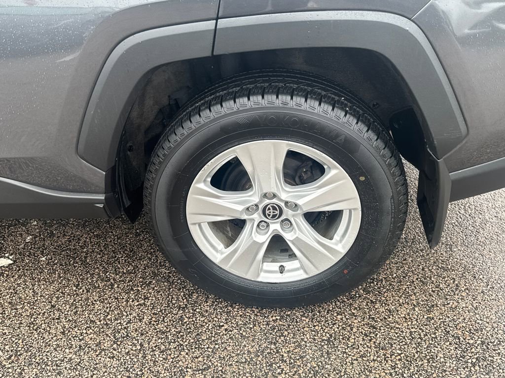 Used 2021 Toyota RAV4 XLE w/ Convenience Package image 40