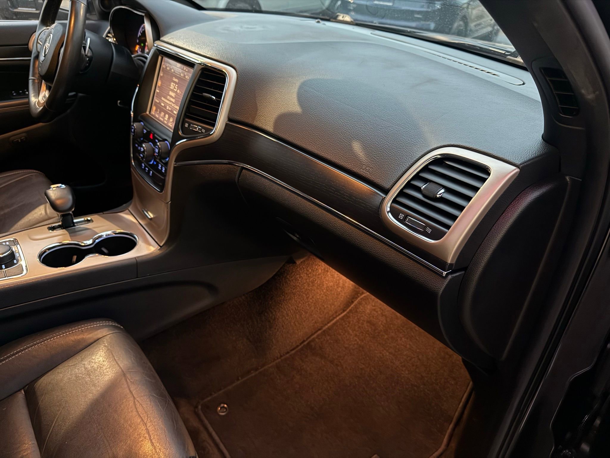 Used 2015 Jeep Grand Cherokee Limited image 19