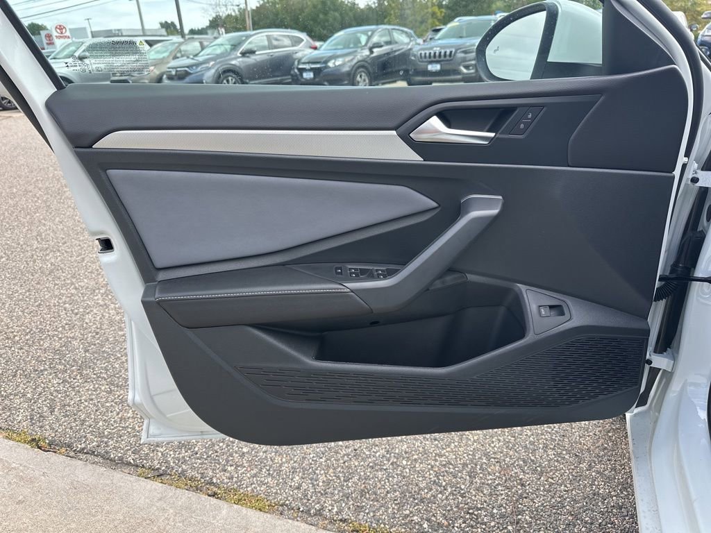 New 2025 Volkswagen Jetta SE image 11