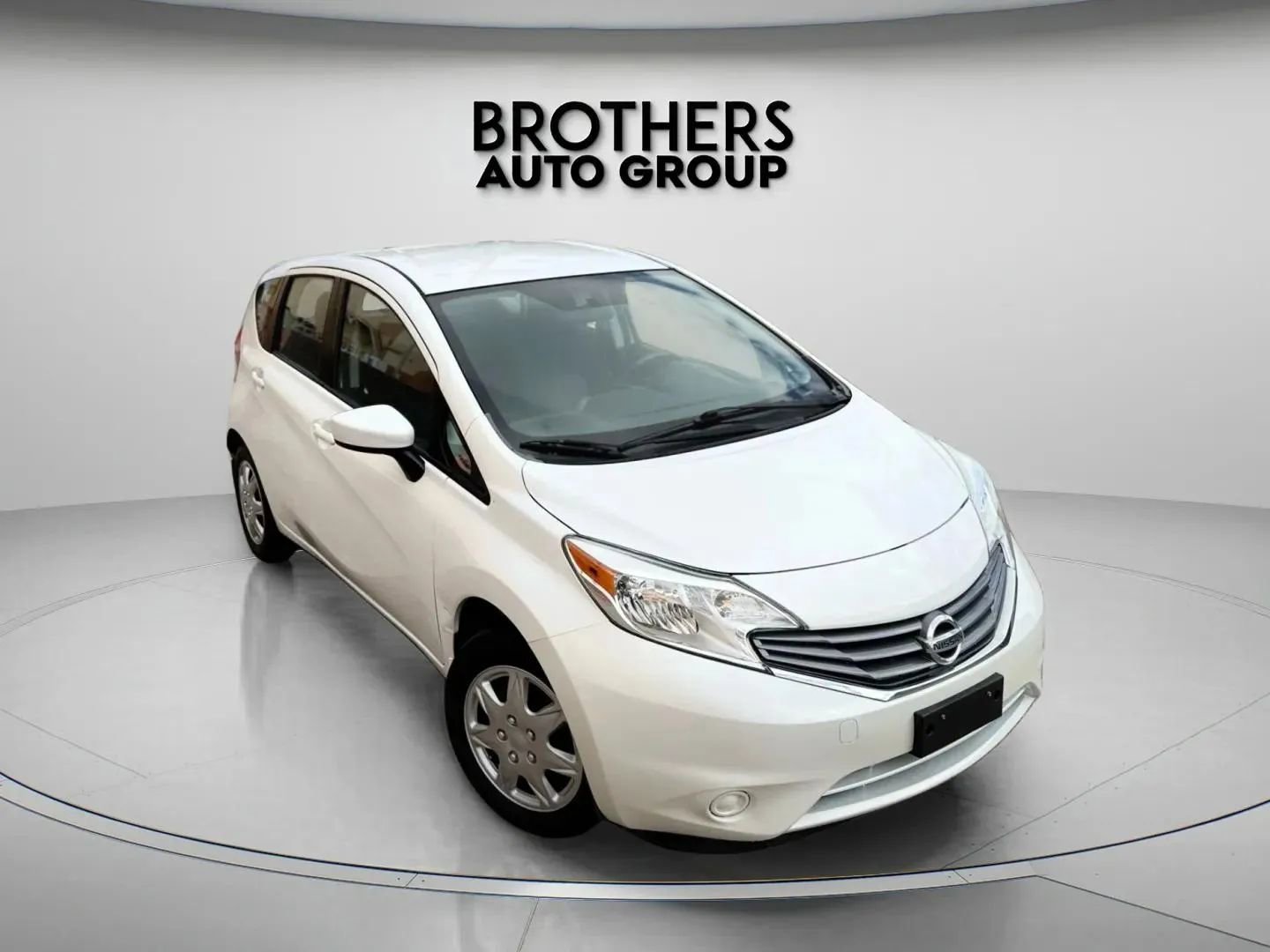 Used 2016 Nissan Versa Note SV image 1