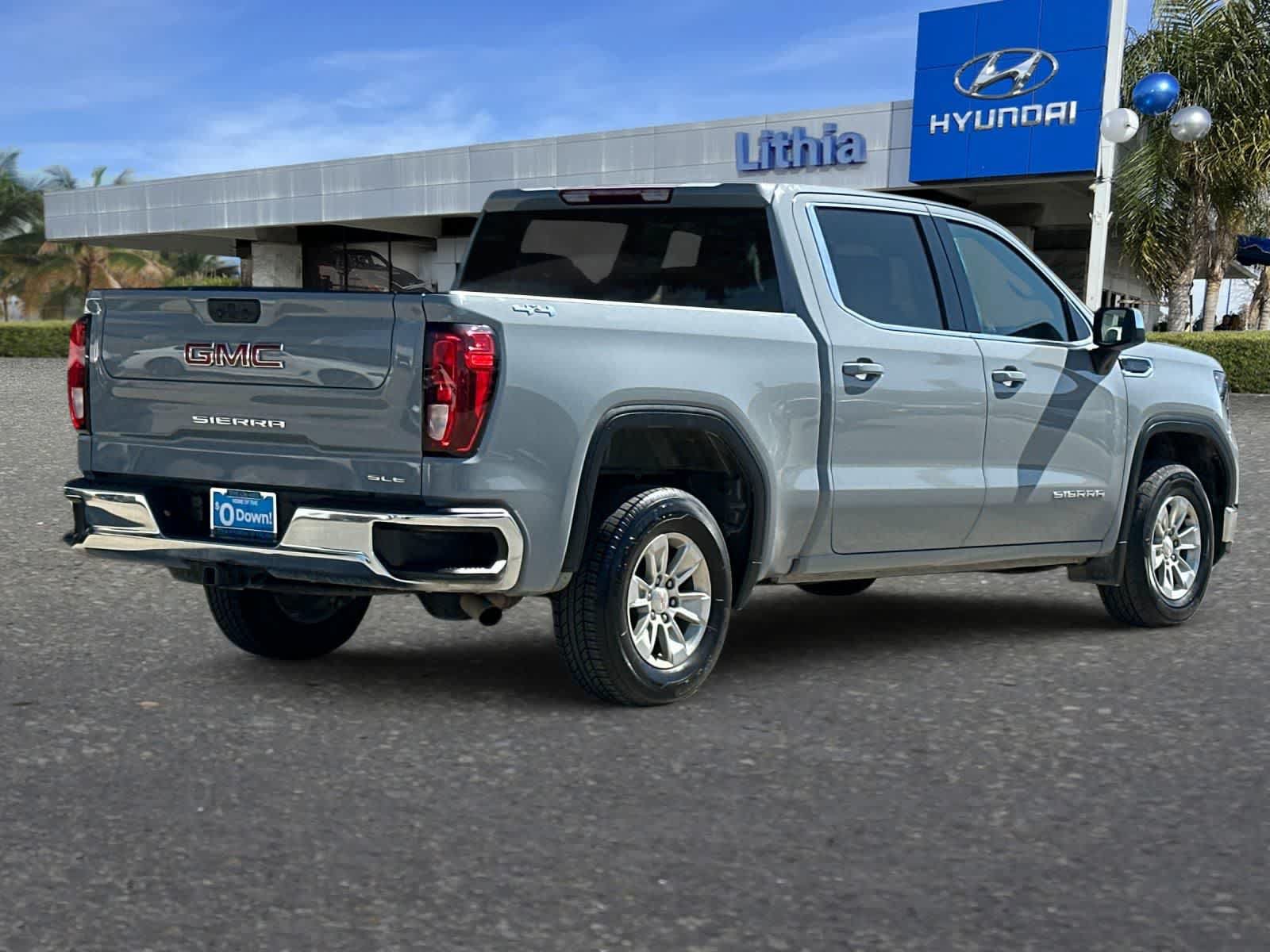 Used 2024 GMC Sierra 1500 SLE AWD/4WD image 3