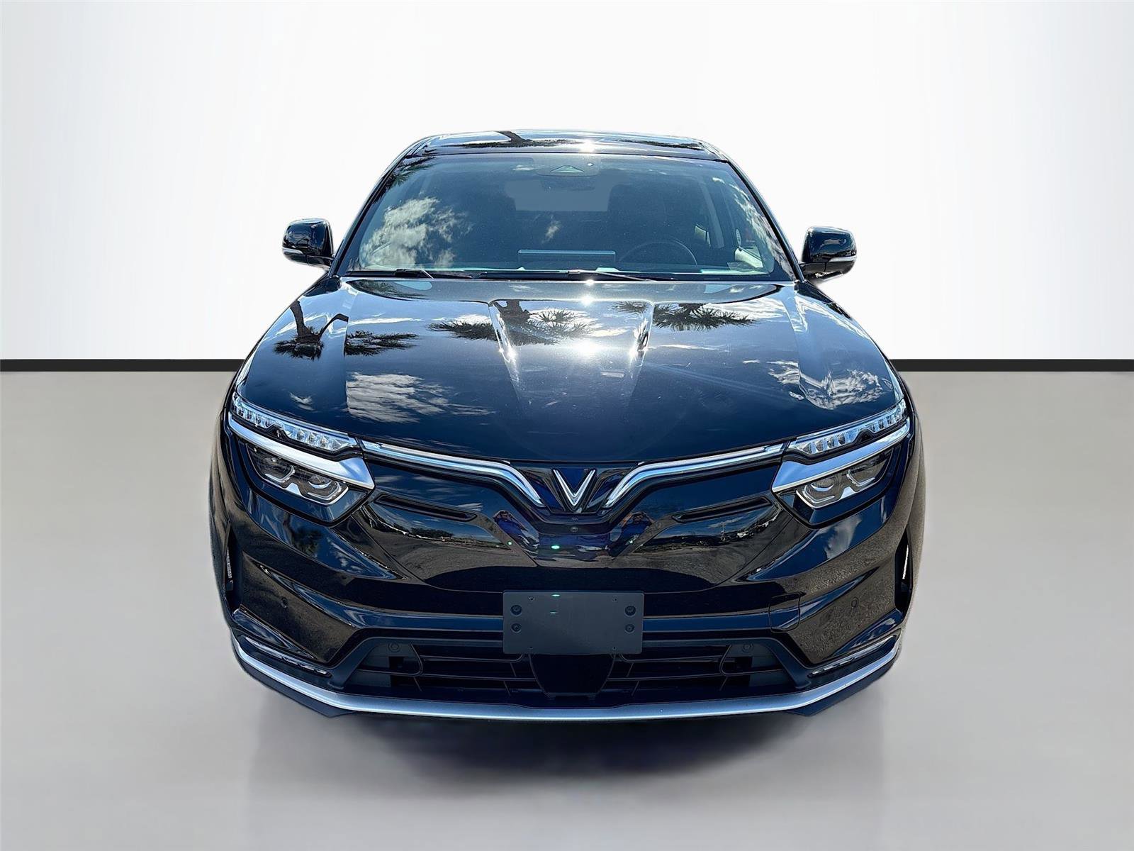 Used 2023 VinFast VF 8 Eco image 2