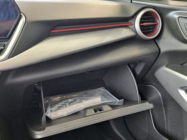 Used 2024 Chevrolet Trax RS w/ Sunroof Package image 18