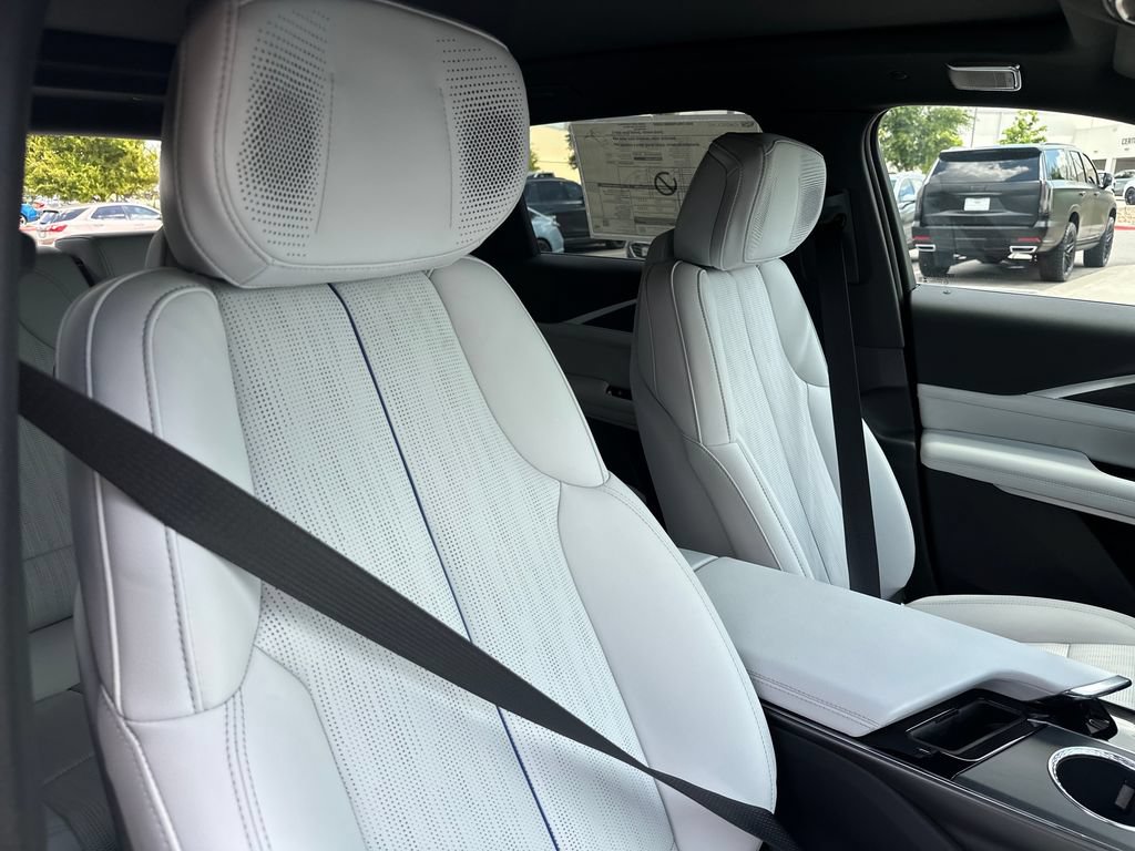 New 2026 Cadillac Lyriq Premium Luxury w/ LPO, Floor Liner Package AWD/4WD image 37