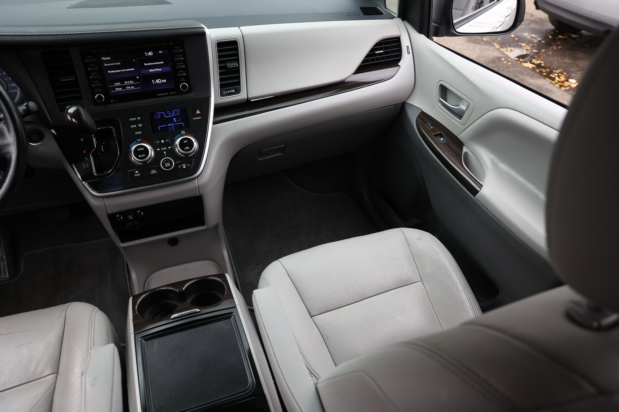 Used 2020 Toyota Sienna XLE image 27