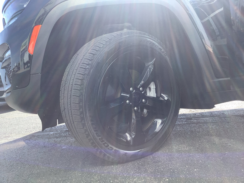 Used 2023 Jeep Grand Cherokee Limited w/ Black Appearance Package AWD/4WD image 26