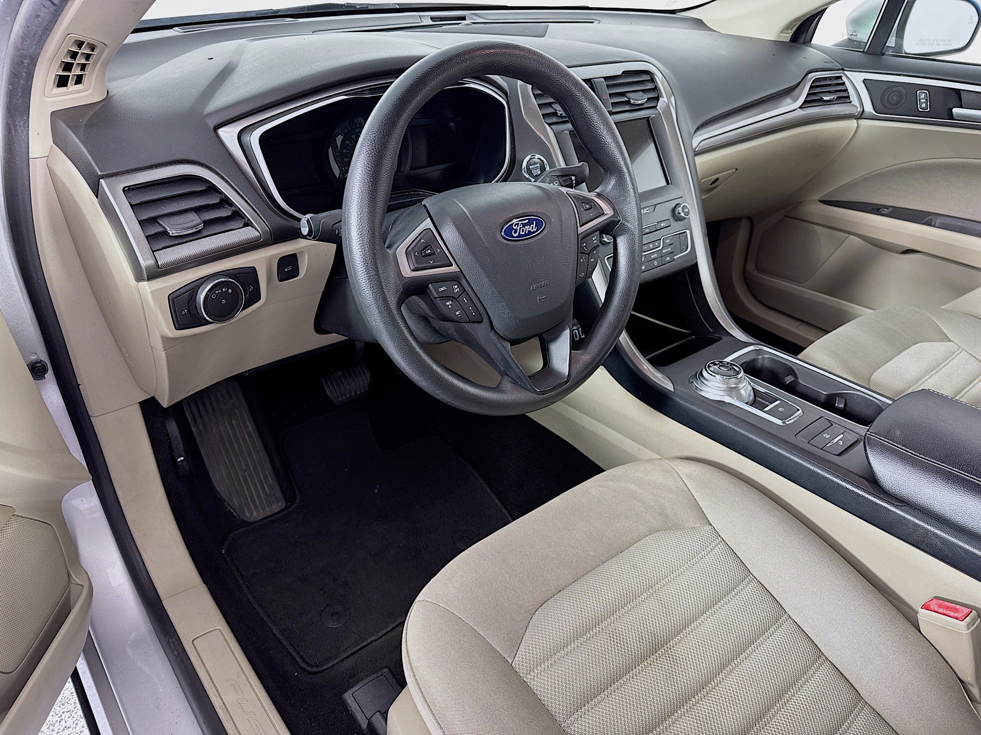 Used 2019 Ford Fusion SE image 9