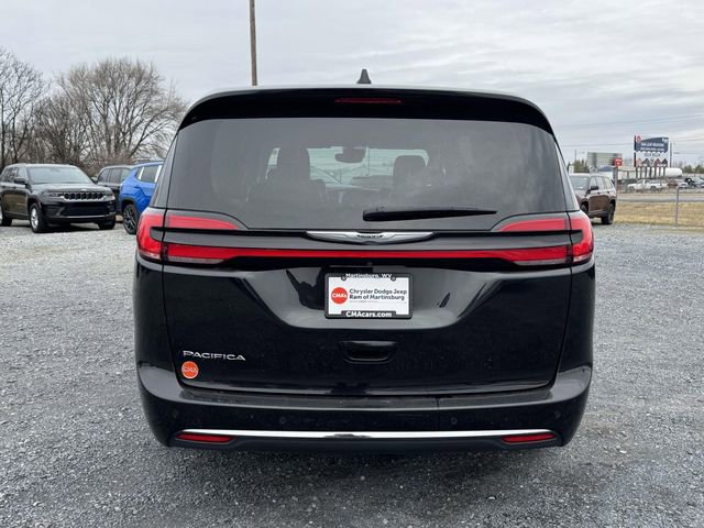 Used 2023 Chrysler Pacifica Touring-L image 24