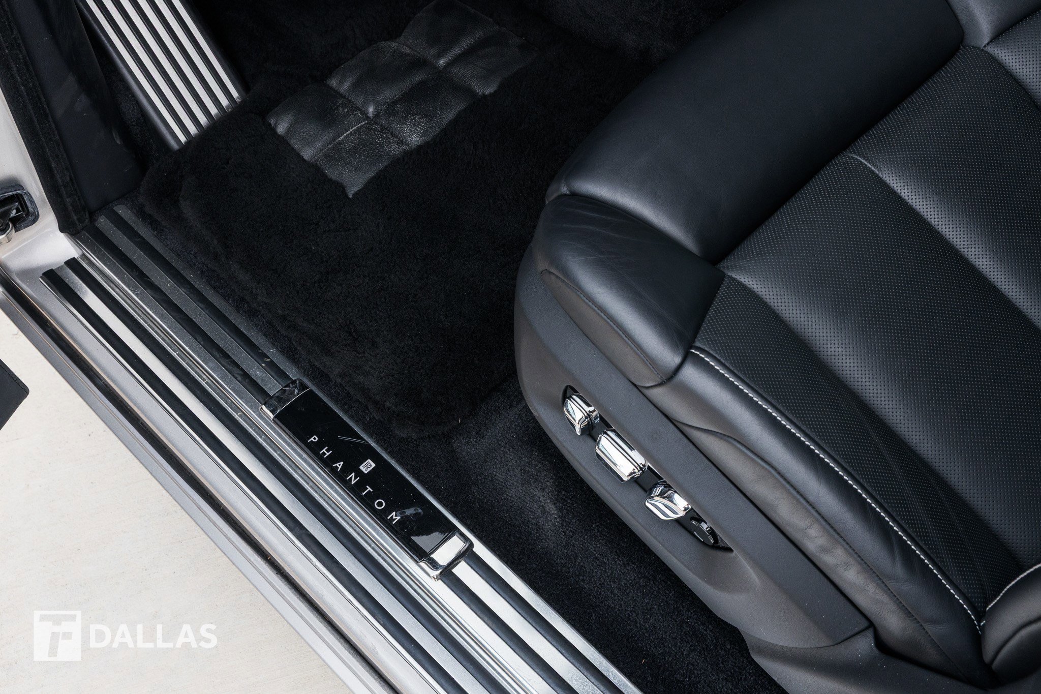 Used 2023 Rolls-Royce Phantom Sedan w/ The Phantom Package image 25