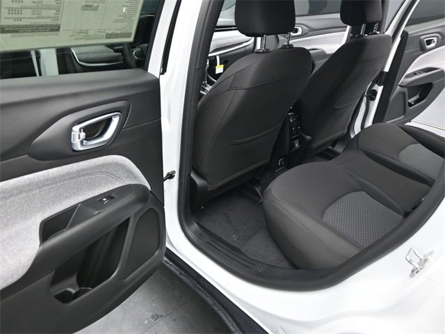Used 2025 Jeep Compass Sport image 19