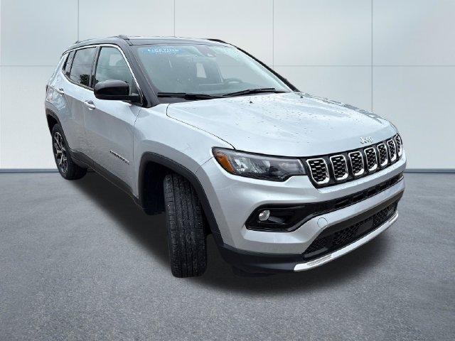 Used 2025 Jeep Compass Limited AWD/4WD image 9