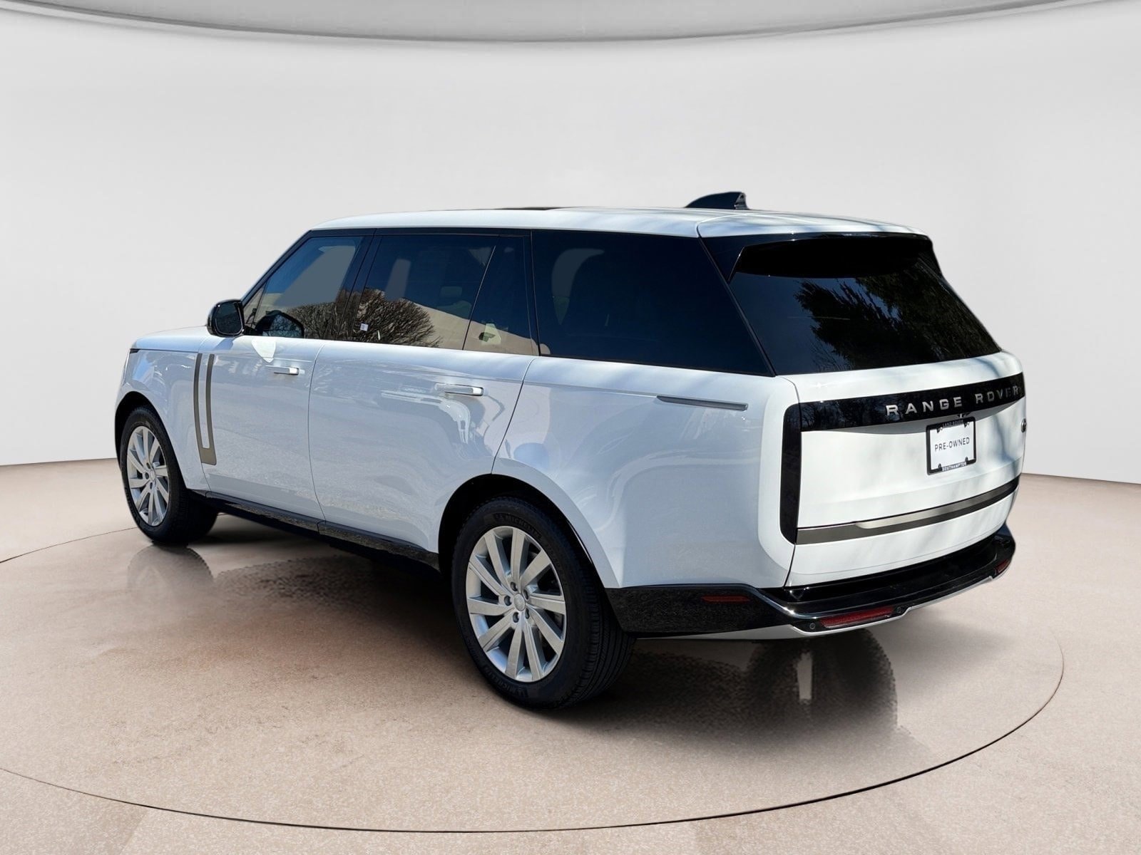 Certified 2023 Land Rover Range Rover Long Wheelbase SE AWD/4WD image 3