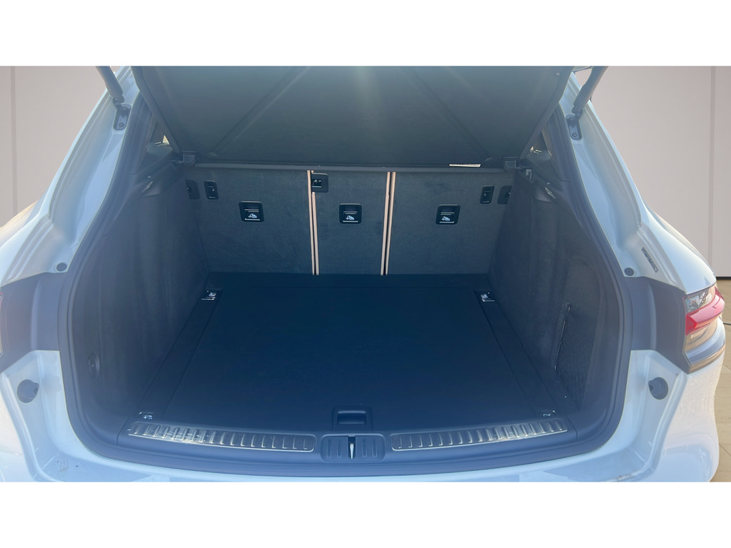 New 2026 Porsche Macan AWD/4WD image 17