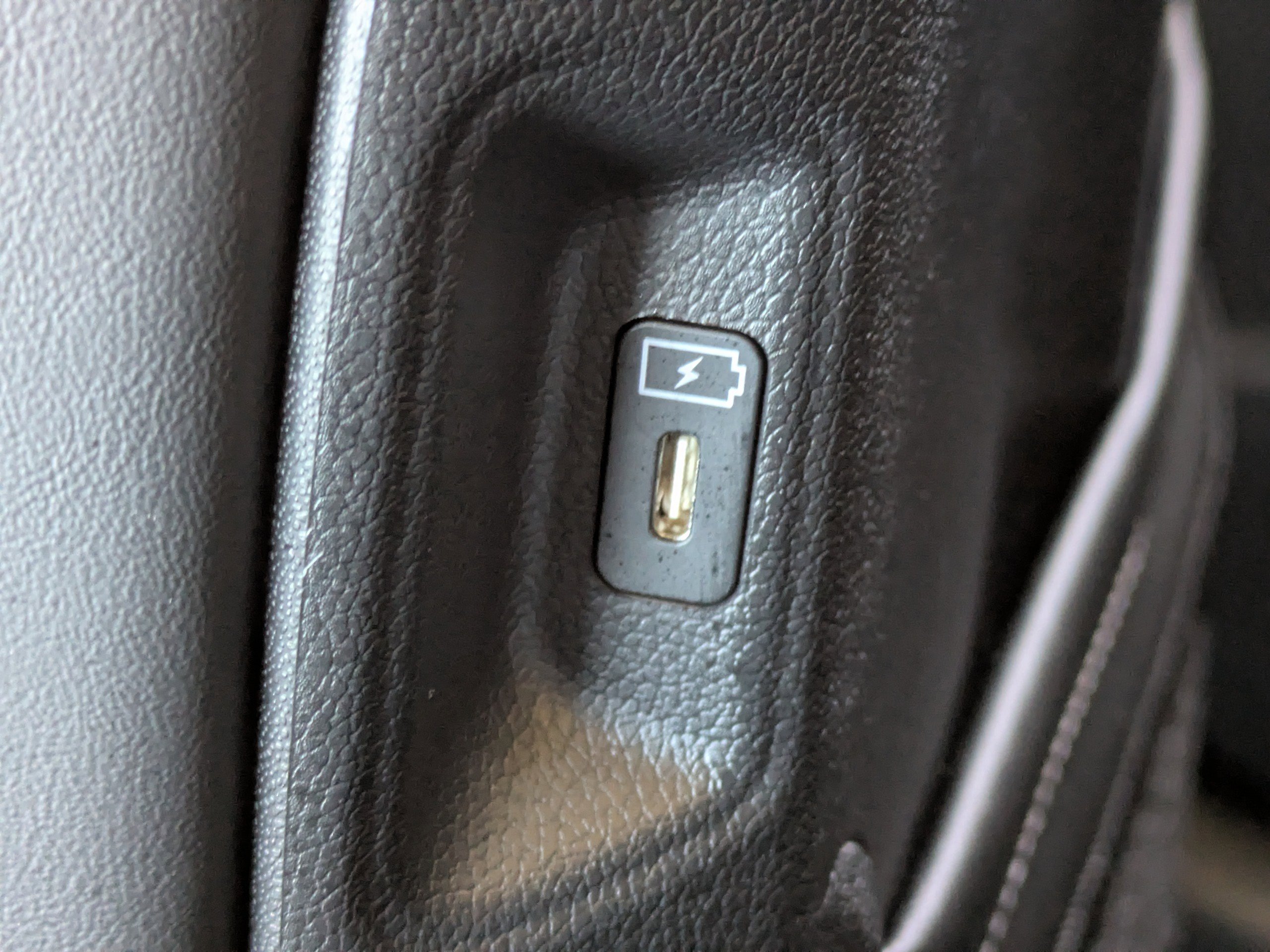 Certified 2025 Kia Sorento S image 18