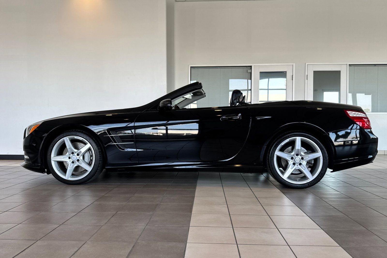 Used 2014 Mercedes-Benz SL 550 image 7