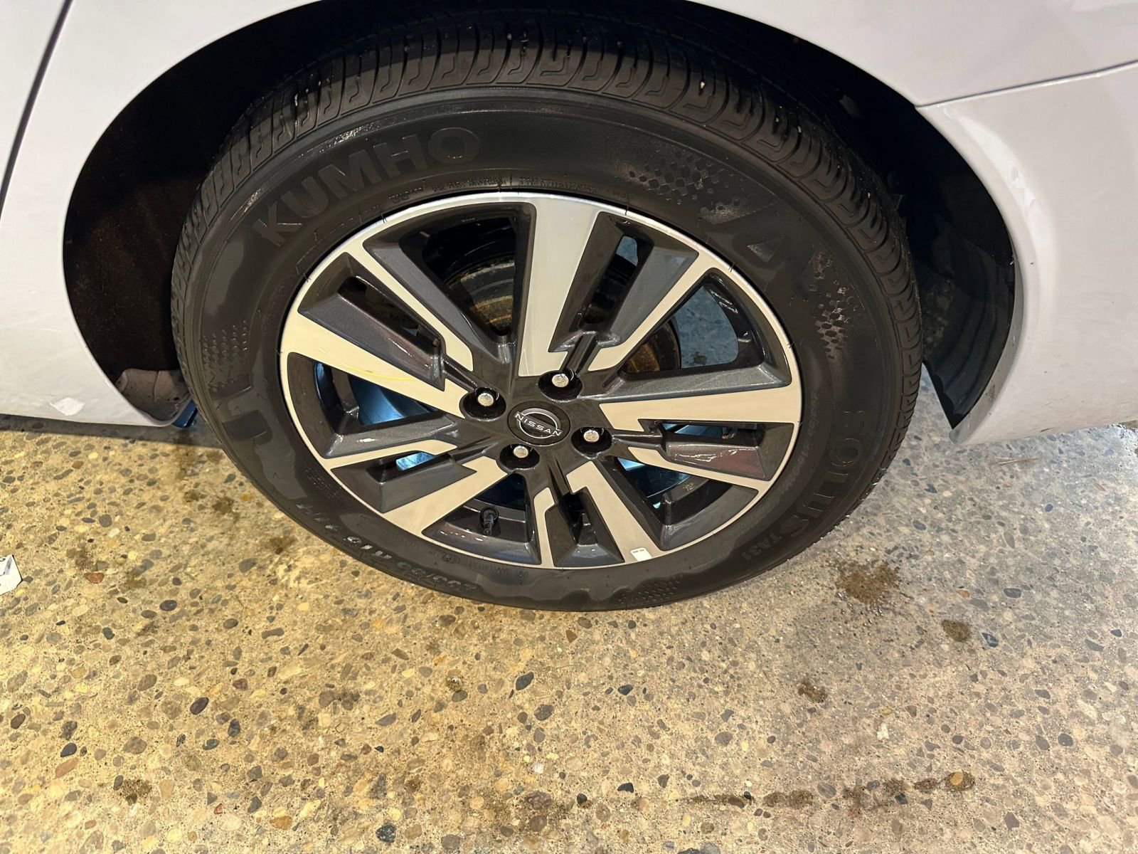 Used 2025 Nissan Versa SV image 29