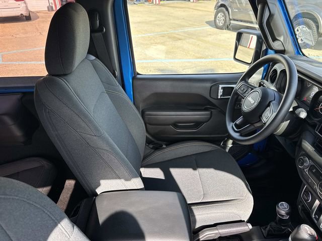 Used 2025 Jeep Wrangler Sport image 9