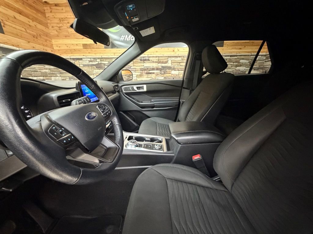 Used 2020 Ford Explorer XLT w/ Comfort Package image 11
