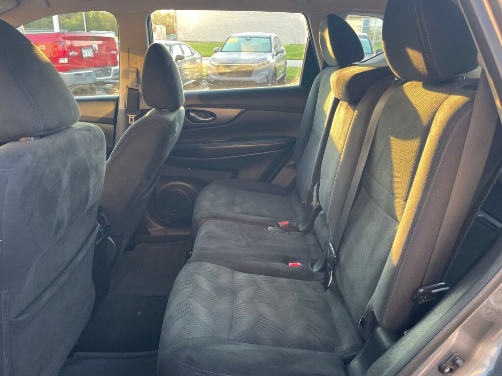 Used 2016 Nissan Rogue S FWD image 17