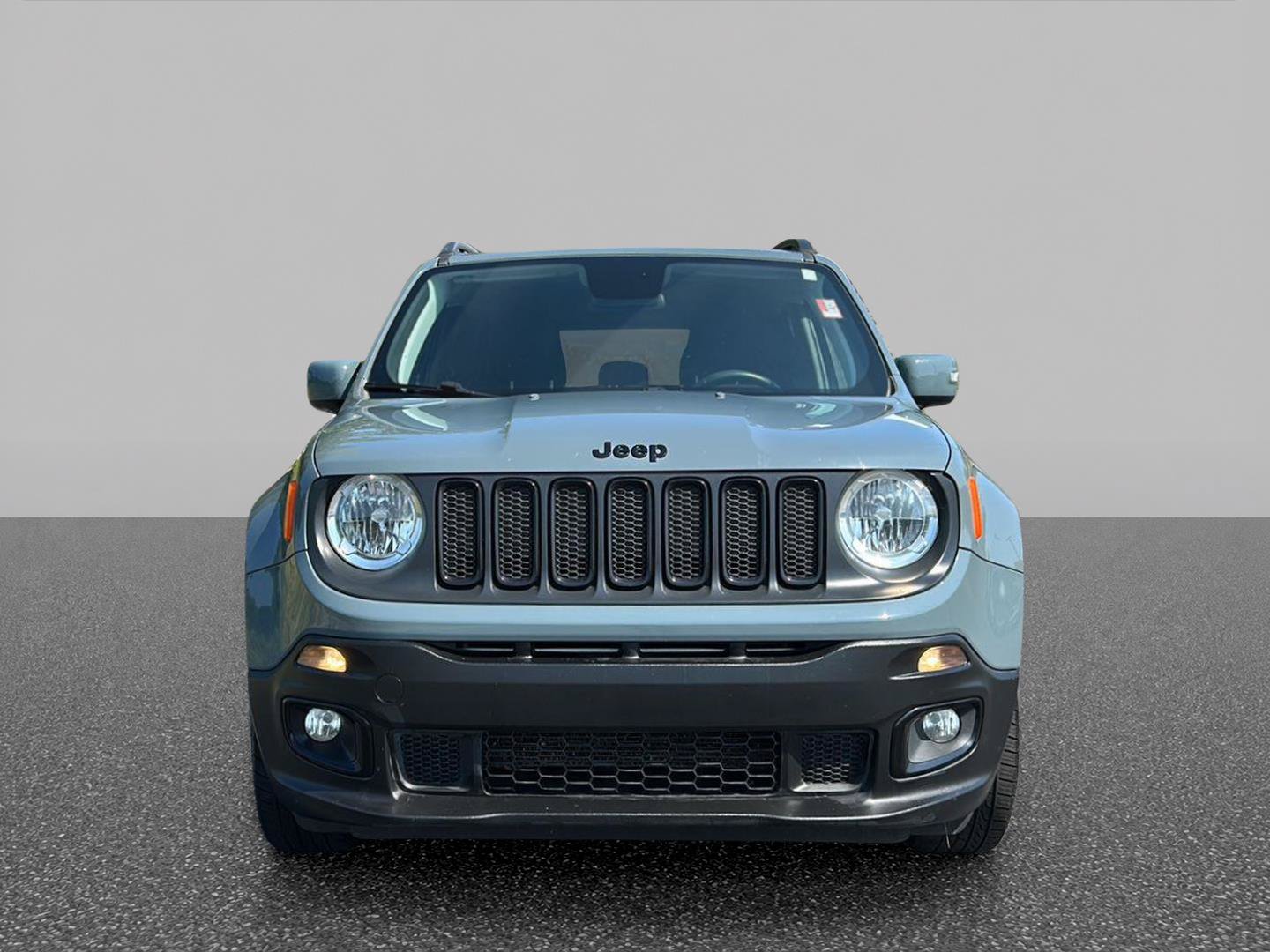 Used 2018 Jeep Renegade Altitude FWD image 8