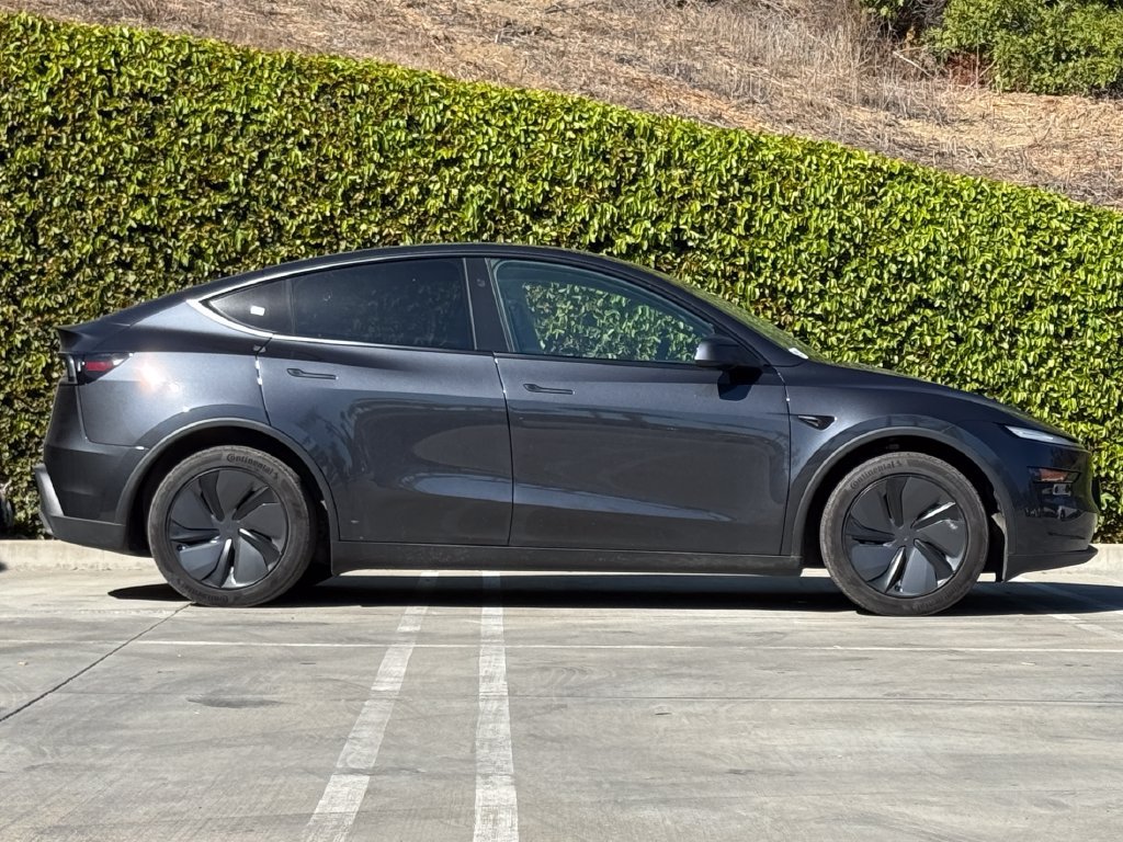 Used 2026 Tesla Model Y AWD image 9